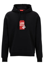 Sudadera con capucha de felpa de algodón con ilustración de etiqueta de equipaje