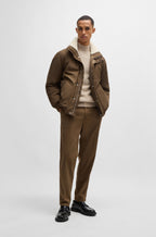 Chaqueta repelente al agua con cuello de imitación de piel