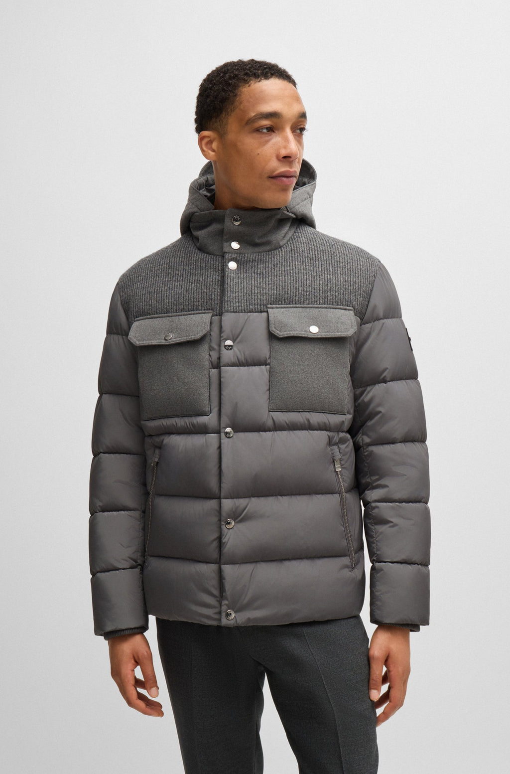 Chaqueta regular fit repelente al agua en mezcla de materiales