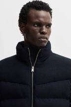 Chaqueta repelente al agua en mezcla de tejidos