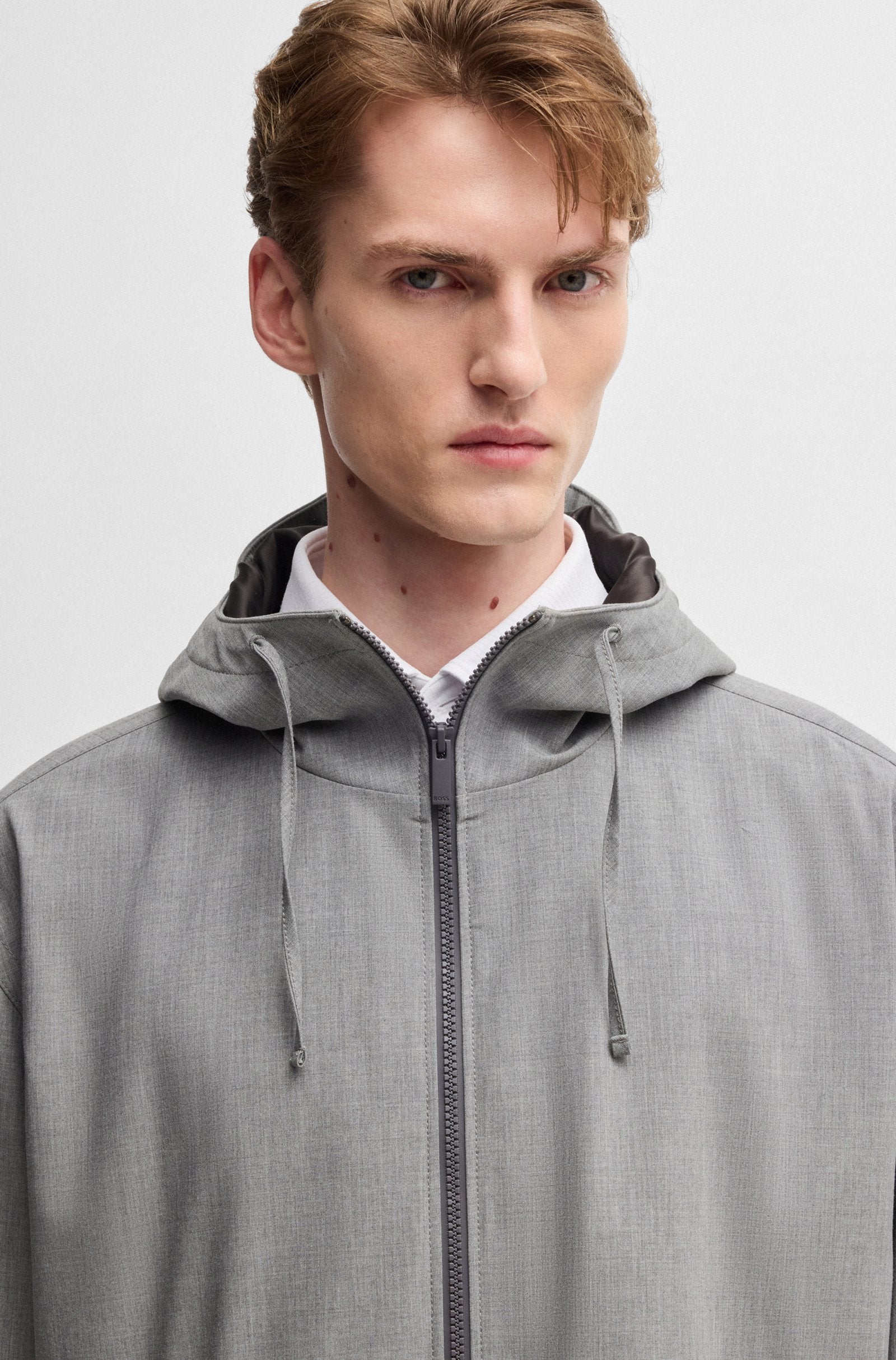 Chaqueta regular fit de tejido técnico elástico