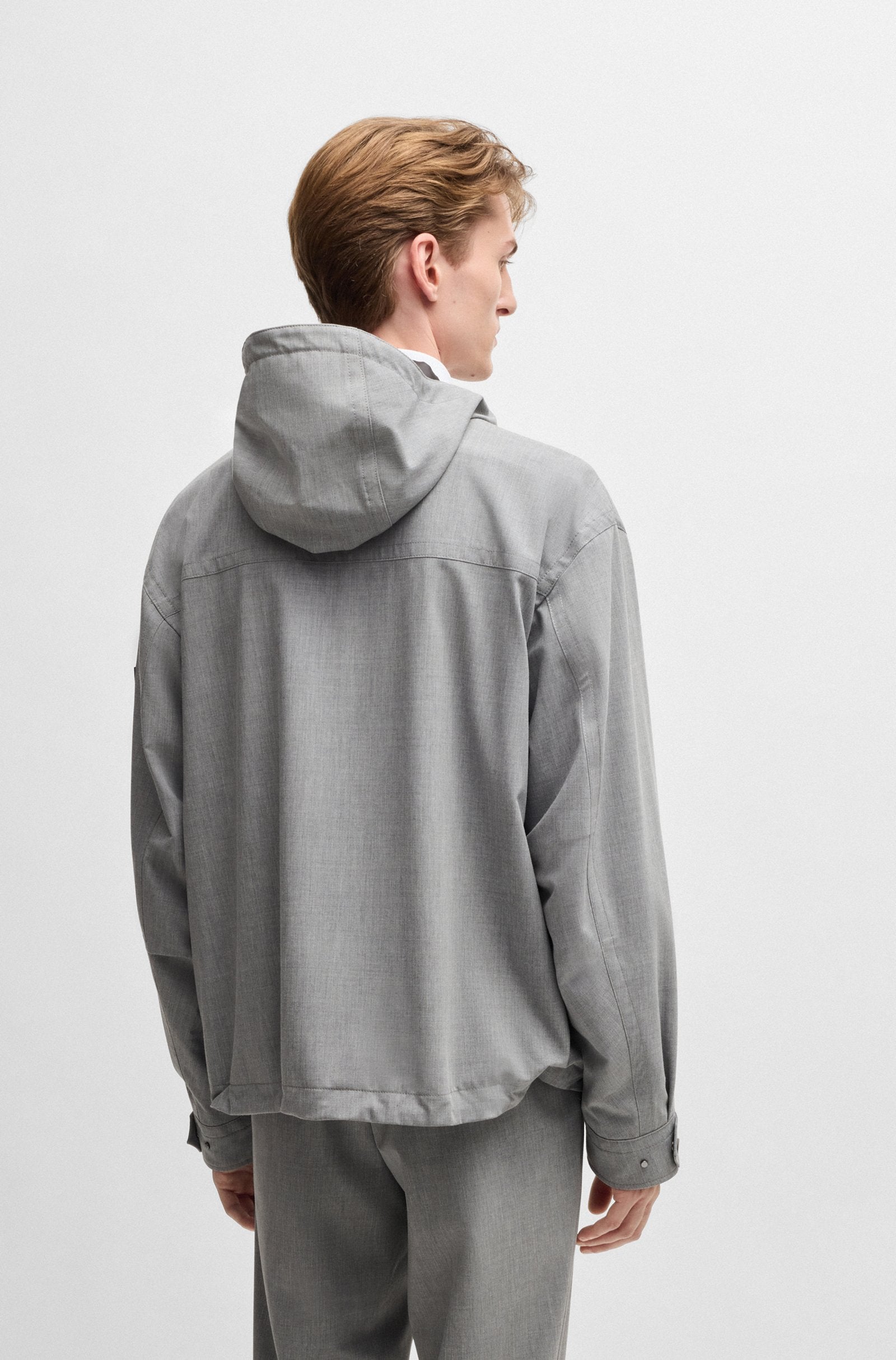 Chaqueta regular fit de tejido técnico elástico