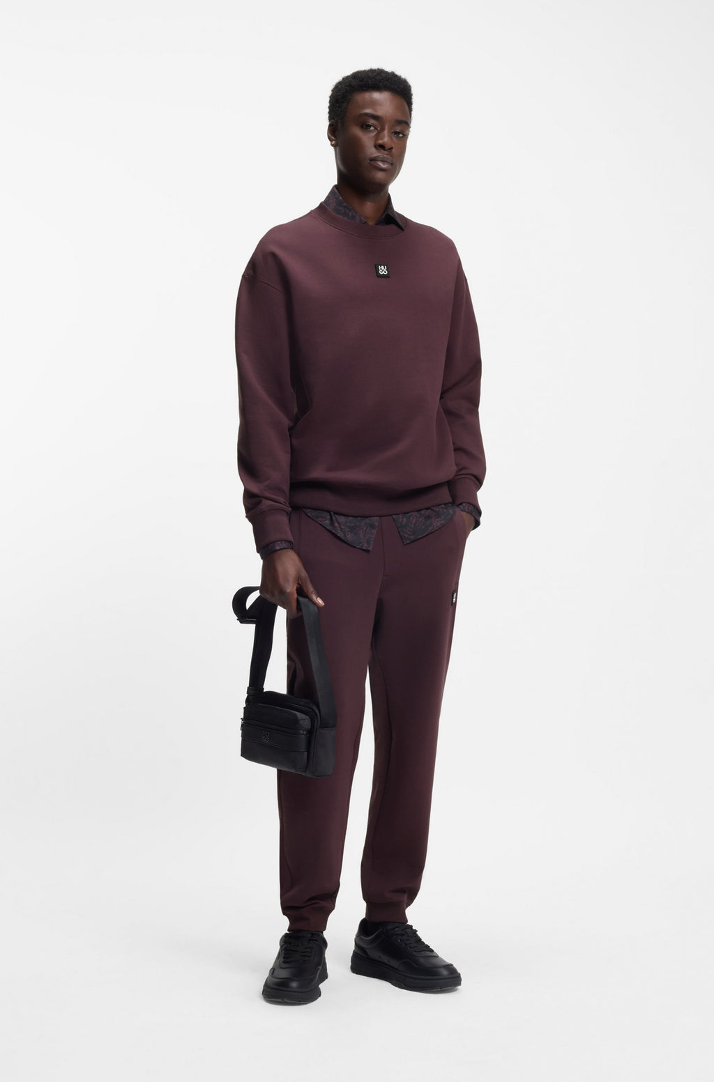 Sudadera de algodón con insignia de logo apilado