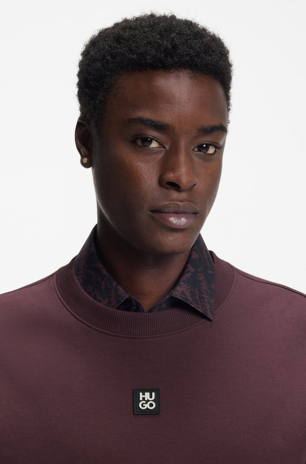 Sudadera de algodón con insignia de logo apilado