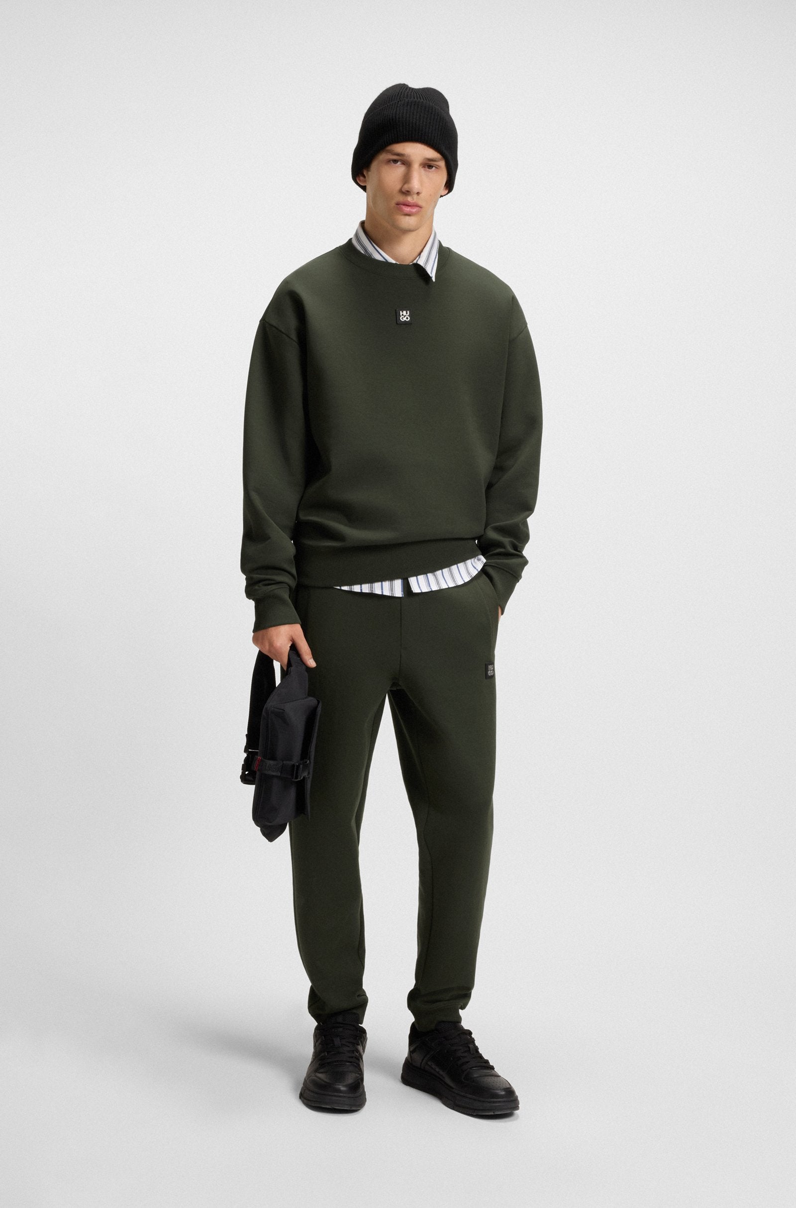 Sudadera de algodón con insignia de logo apilado