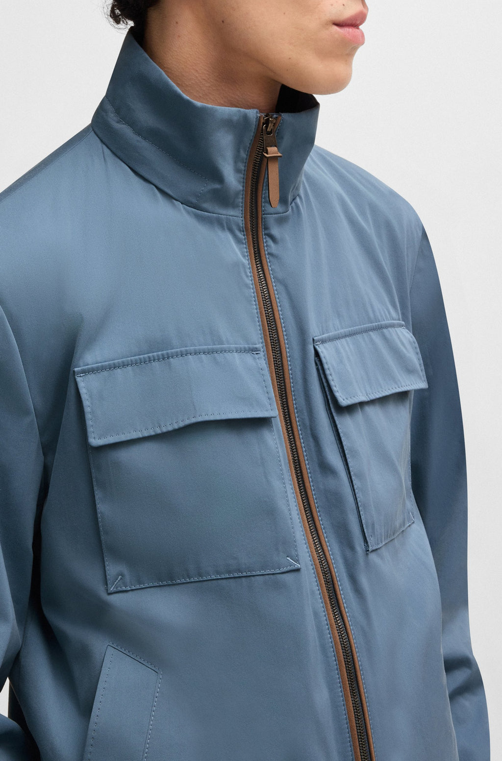 Chaqueta con capucha en sarga de algodón y seda