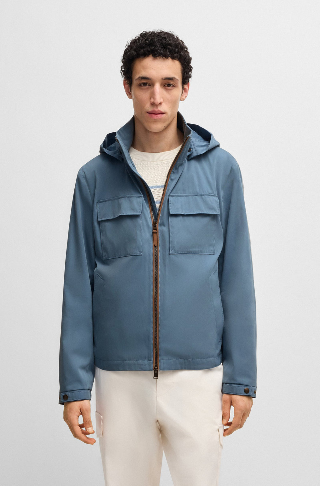 Chaqueta con capucha en sarga de algodón y seda