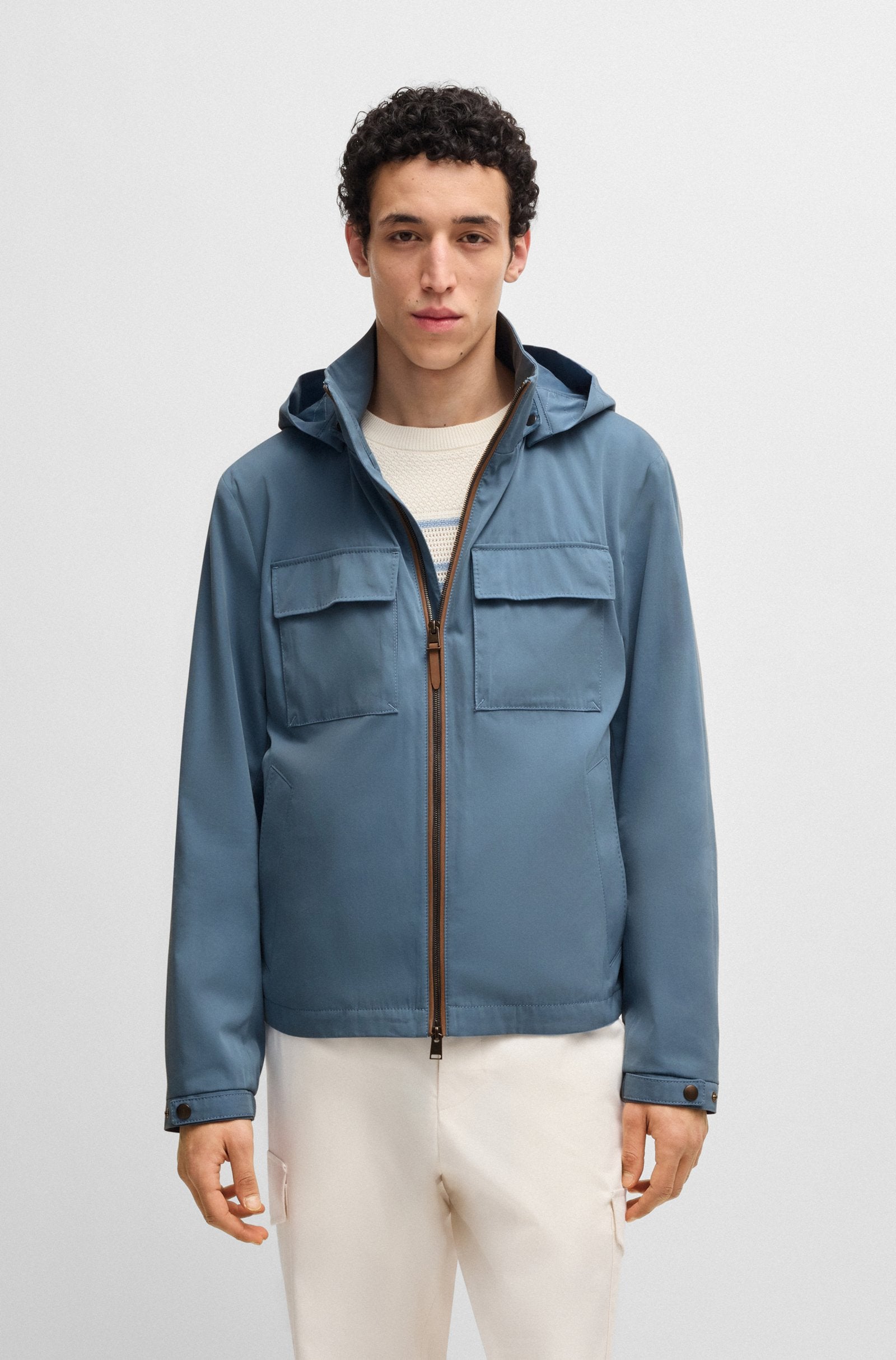 Chaqueta con capucha en sarga de algodón y seda