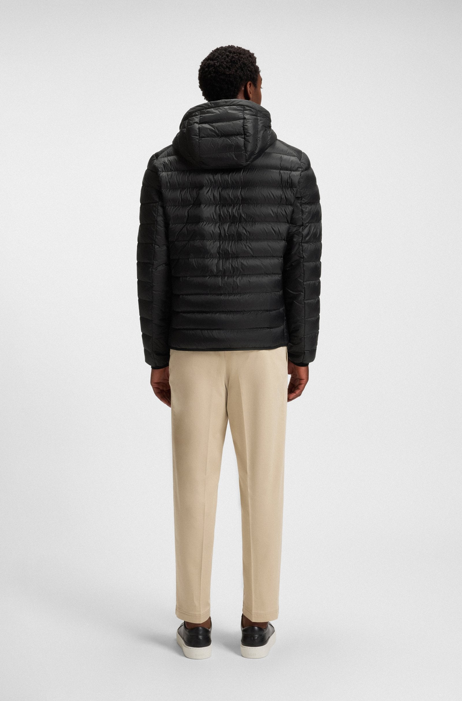 Chaqueta acolchada en tejido repelente al agua con relleno de plumón