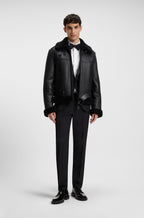 Cazadora de piel con ribetes de zalea