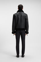 Cazadora de piel con ribetes de zalea