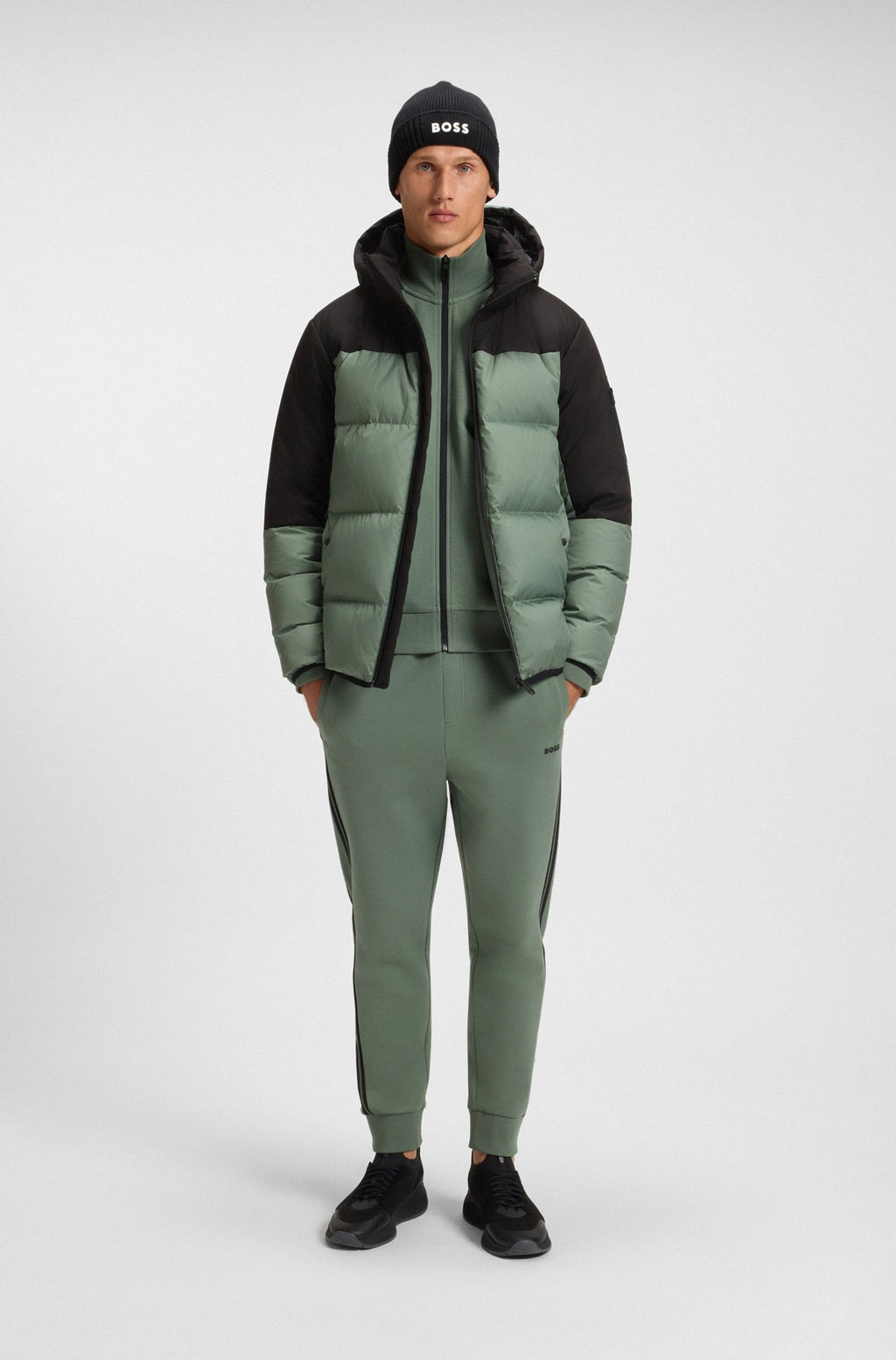 Chaqueta repelente al agua con relleno de plumón y capucha extraíble