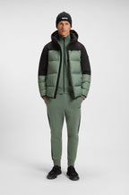 Chaqueta repelente al agua con relleno de plumón y capucha extraíble