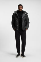 Cazadora repelente al agua con jacquard de monogramas