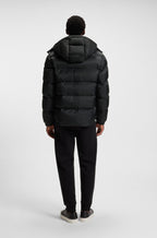 Cazadora repelente al agua con jacquard de monogramas