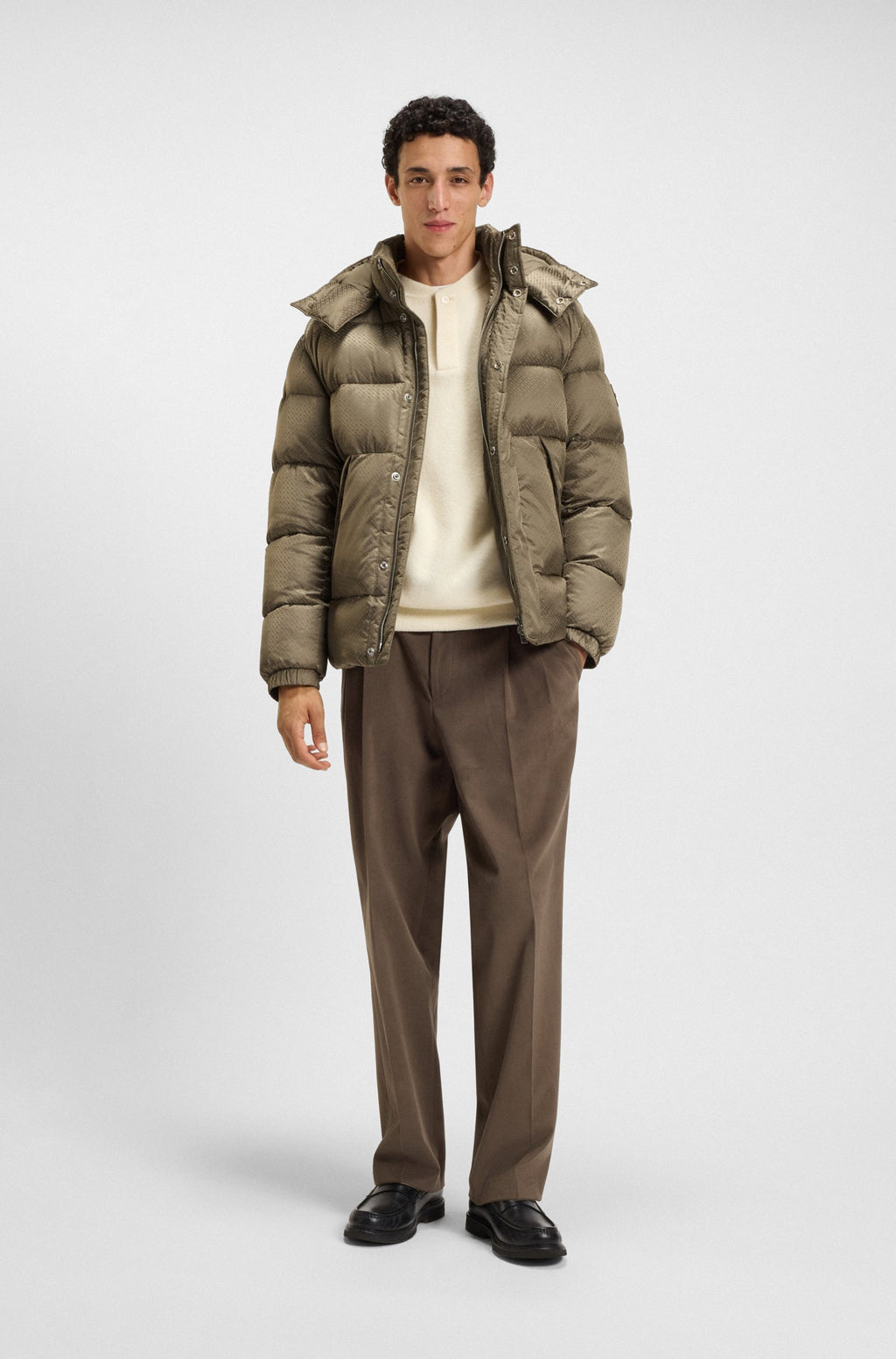 Cazadora repelente al agua con jacquard de monogramas