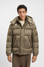 Cazadora repelente al agua con jacquard de monogramas