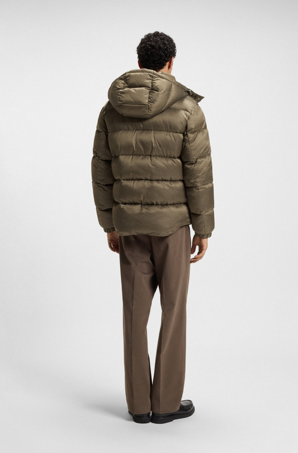 Cazadora repelente al agua con jacquard de monogramas