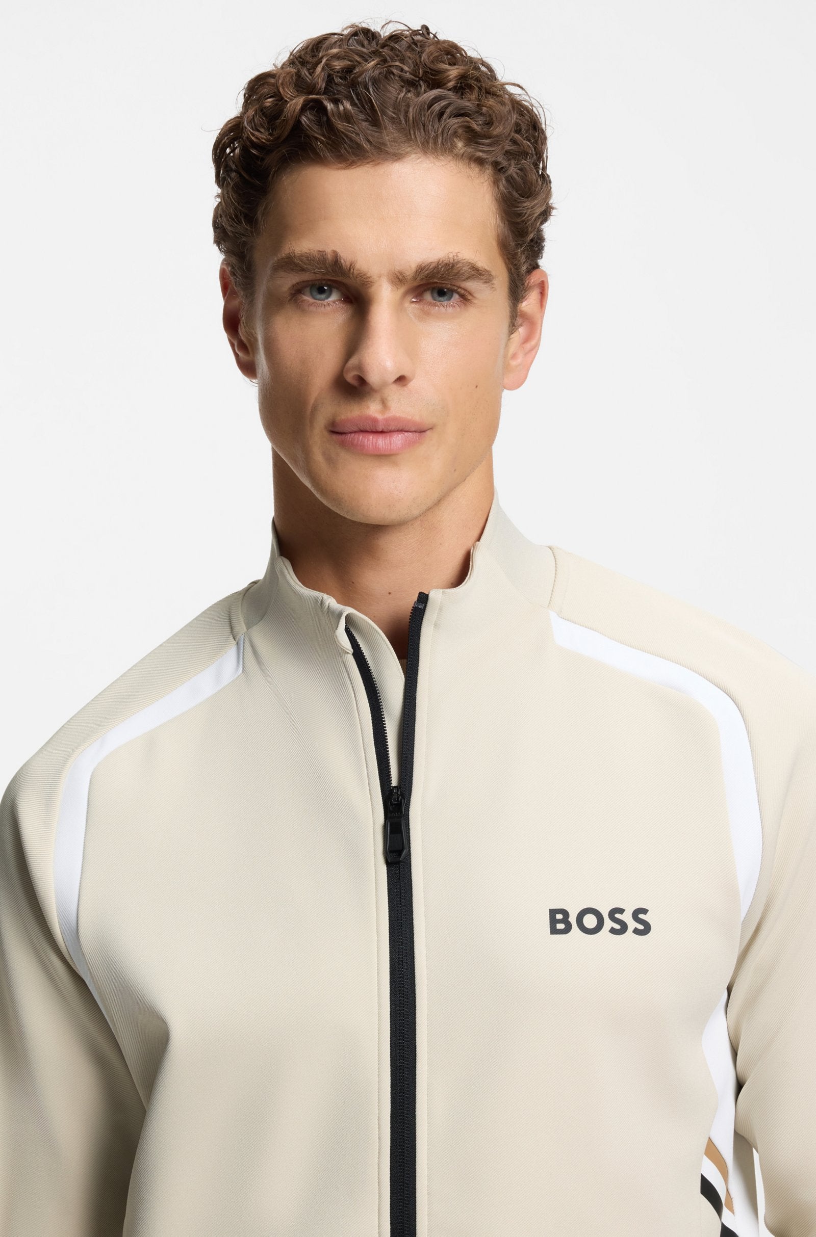 Sudadera con cremallera en tejido de gabardina elástico con propiedades termorreguladoras